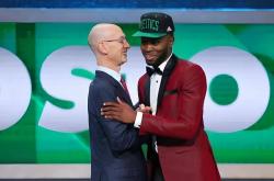 重任在肩！杰伦·布朗能否挺起球队大旗？