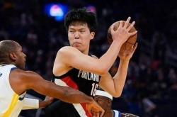 NBA戰(zhàn)报：勇士12-123翻盘开拓者！库里16+11