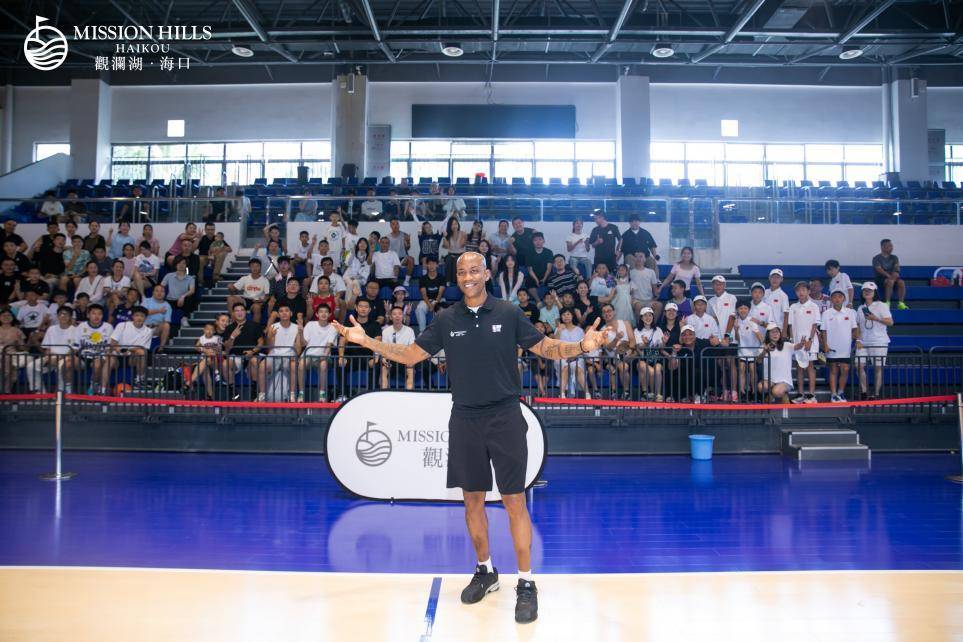 NBA篮球公园海口观澜湖旗舰馆开放日暨2025篮球夏令营开营，斯蒂芬·马布里现身助阵