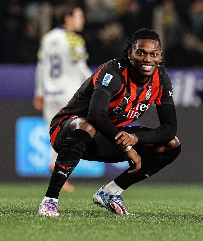 2-0到2-2！萨勒马科尔斯独造2球+空门不进失绝杀，鱼腩逼平AC米兰