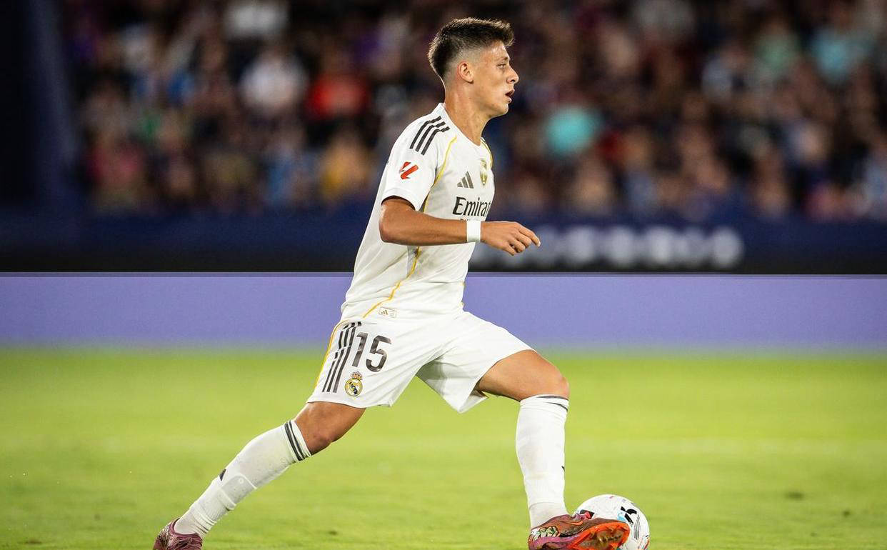 姆巴佩神奇进球，居莱尔大师级助攻辅佐