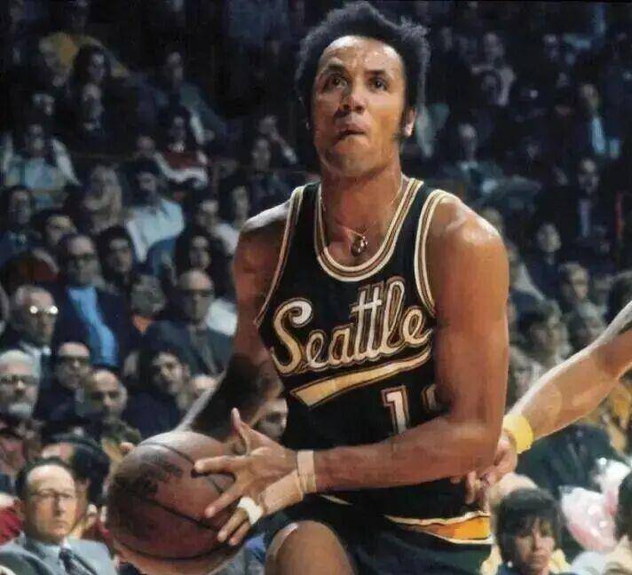 威尔肯斯去世，享年88岁，唯一同时入选NBA75大巨星和15大教练的传奇